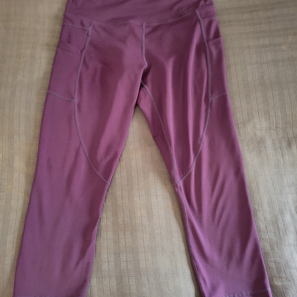 ZYIA Plum pocket light n tight hi rise Capri - Picture 3 of 6